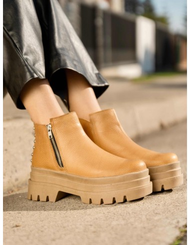 Maia Camel