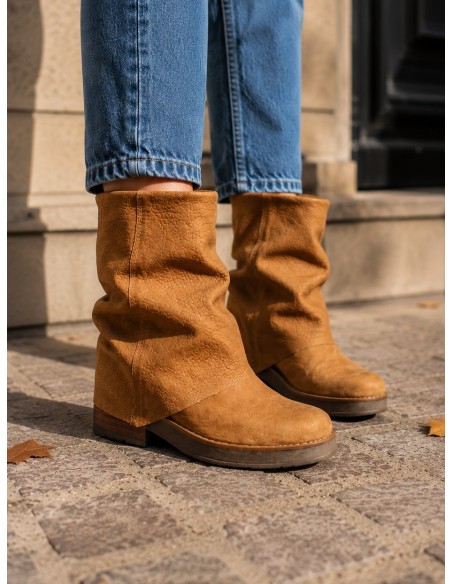 Victoria Camel