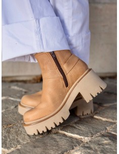 Penelope Camel 2